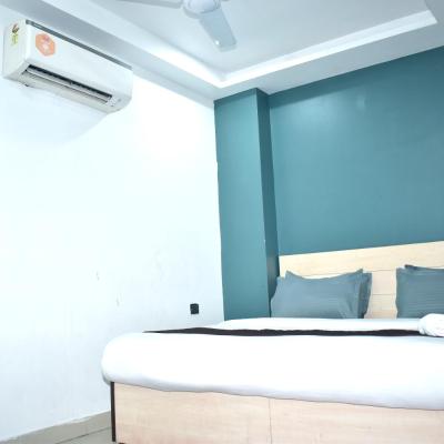 Qotel Hotel Rama Rohini Sector-24 Couple Friendly (13 Pocket Number 9 Main Road 110085 New Delhi)