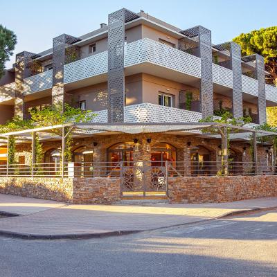 Hôtel La Ménado (148 Allée de la Plage 83240 Cavalaire-sur-Mer)