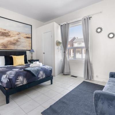 Bedroom in the Corso Italia Neighbourhood (Nairn Avenue 226 M6E 4H3 Toronto)