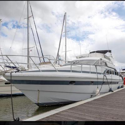 Beautiful and magnific yacht (Passeio Neptuno 1990-193 Lisbonne)