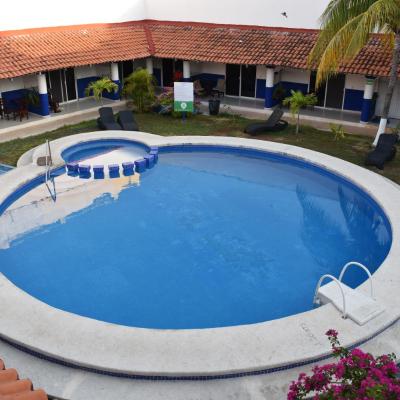 Hotel Plaza Almendros (Avenida Hidalgo Lote 14 77400 Isla Mujeres)