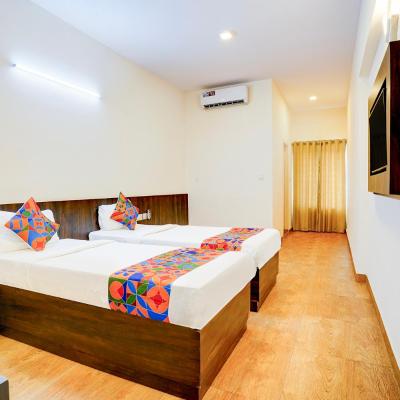 FabHotel GRK Comforts (Sri Sai Plaza, 40th Cross Rd, Kottapalya, Jayanagara, 9th Block,Bangalore-560041 560041 Bangalore)