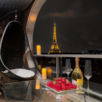 Les Amoureux de la Tour Eiffel (100 Avenue du Président Kennedy 75016 Paris)