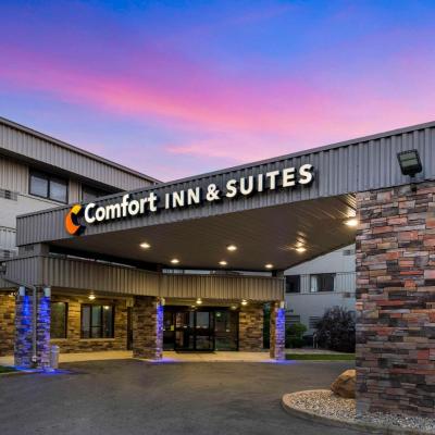 Photo Comfort Inn & Suites North at the Pyramids