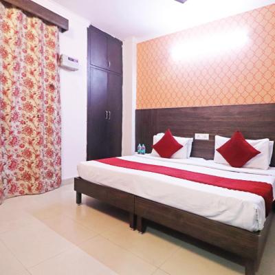 Hotel Dashrath Puri Metro View (Mahavir Enclave Part 1 , Near Dashrath Puri Metro Station, Delhi 110045 New Delhi)