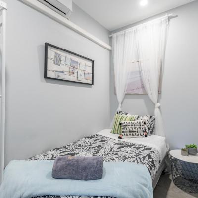 Modern Single Room - AC - 1Min Walk to Central- Close to Darling Harbour Chinatown CBD - Shared Bathroom ( 2010 Sydney)