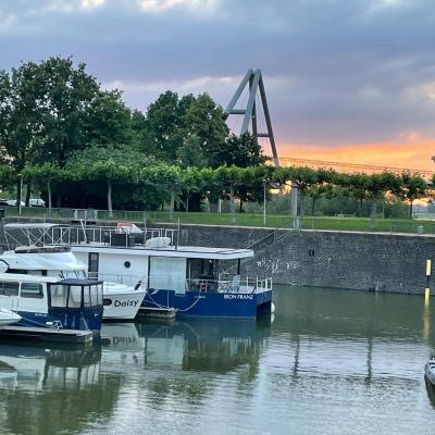 Hausboot Iron Franz- Entspannung auf dem Wasser (30 Am Handelshafen 40221 Düsseldorf)