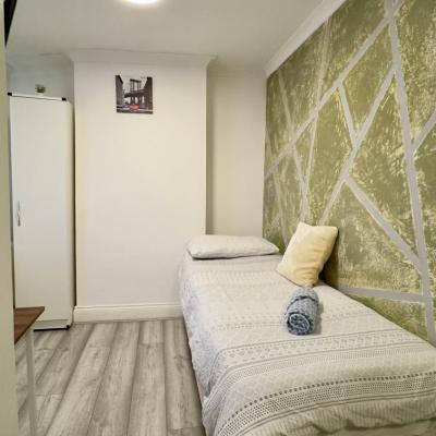 Single Room 9 (7 High Street W3 6NG Londres)