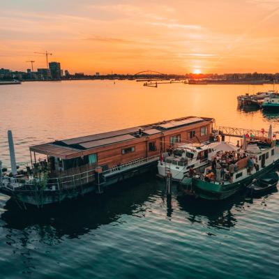 Casey's Lake View House Boat (Durgerdammerdijk 1026 CR Amsterdam)