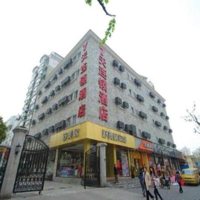 7 Days Inn Shanghai Daning International Yanchang Road Metro Station (No. 28 Wan Rong Road 200072 Shanghai)