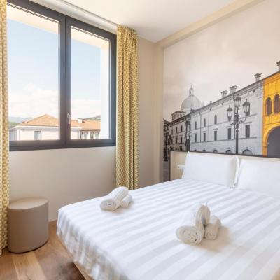 B&B Hotel Brescia (Piazzale Cremona 20  39100 Brescia)