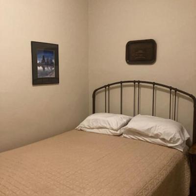 Private room with shared bathroom in Lakeview - 2C (3222 North Sheffield Avenue 60657 Chicago)