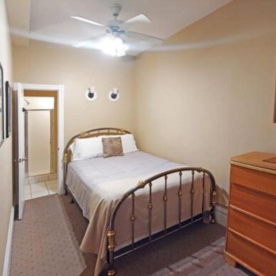 Private room with Private bath in B&B in Lakeview - 2D (North Sheffield Avenue 3222 60657-2211 Chicago)