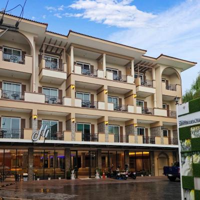 Hi Chiangrai Hotel-SHA Extra Plus (902/3 Phahonyothin Road, Wiang, Muang 57000 Chiang Rai)