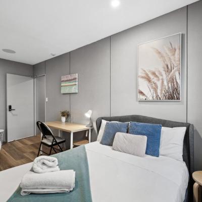 Standard Triple Room - Luxe Spot - Next to Central - Shared Bathroom ( 2010 Sydney)