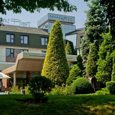 Booking Hotel Crown Piast & Spa ( ul. Walerego Eliasza Radzikowskiego 109 31-342 Cracovie)