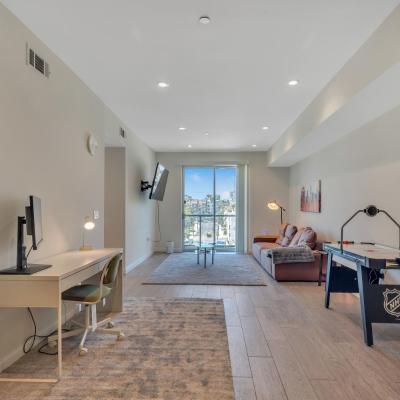 Luxury Three-Bedroom Penthouse (7140 La Tijera Boulevard CA 90045 Los Angeles)