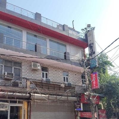 OYO Hotal Cloud Inn (B-1, Panchwati LIC building, Metro pillar no. 86b1 lic building Indra Nagar, Block-B, Panchwathi 110033 New Delhi)