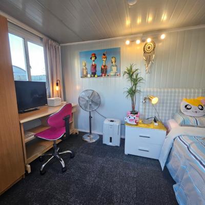 Save money budget affordable cabin with comfort! Cabin 4 (1551 Great North Road 1026 Auckland)