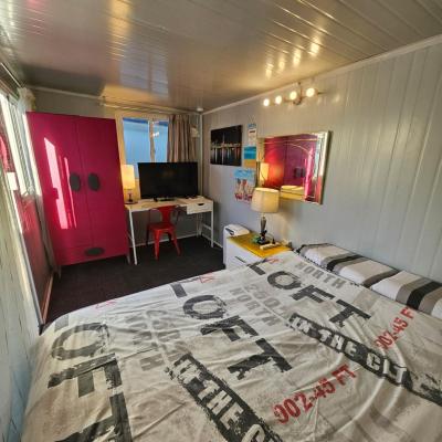 Save money budget affordable cabin with comfort! Cabin 3 (1551 Great North Road 1026 Auckland)