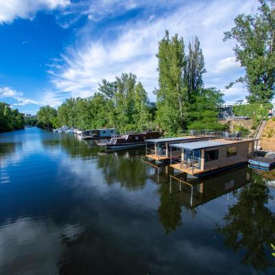 Prague Bay Houseboats (Štorchova 5 180 00 Prague)