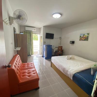 Jenny Hostel HuaHin (97 Dechanuchit Rd., T.Huahin. Huahin, Prachubkririkan 77110 Hua Hin)