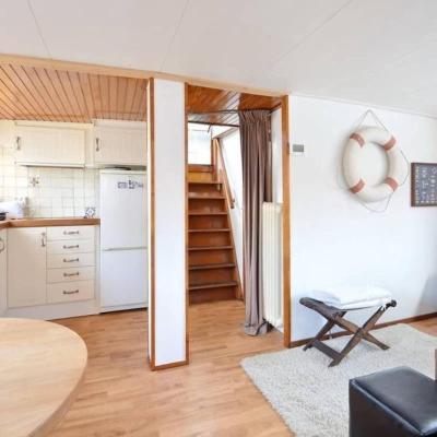 Houseboat Captain's Quarters in Harbour Amsterdam (Borneokade 92 1019 AW Amsterdam)