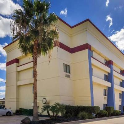 IAH 45 AIRPORT iNN & SUITES (12701 North Freeway TX 77060 Houston)