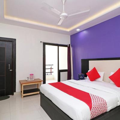OYO Hotel The Orient Tree (2, Shilpgram Road, Prateek Enclave, Taj East Gate Rd, Taj Nagari Phase 1, Telipara, Tajganj, Agra 282001 Agra)