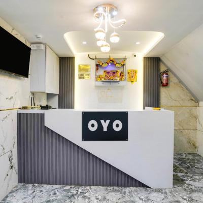 OYO Hotel Regal Residency (Mahim Dharavi Flyover, Near Raheja Hospital, Sion Link Road next to lotus, Sion, Mumbai 400022 Mumbai)