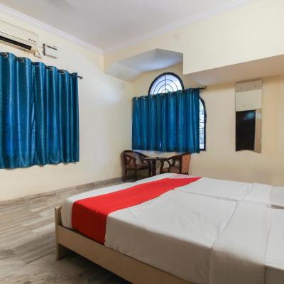 Collection O Hotel White House Silverkey Near Film nagar (Plot No C35, Rd Number 9, Durga Bhawani Nagar, Giani Zail Singh Nagar, Film Nagar, Hyderabad 500096 Hyderabad)