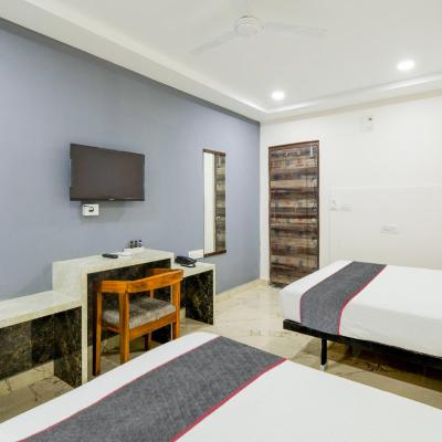 Townhouse Hotel Rio (House no :3-3-412/1/A ward no:3, Block no:7ward No:3, LB nagar, Hyderabad 500074 Hyderabad)