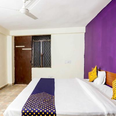 SPOT ON Hotel Harry's 1 Near Select Citywalk Mall (C-1,  C-1,  Near Bal Kishan Memorial Hospital,  Khanpur Extension 110080 New Delhi)