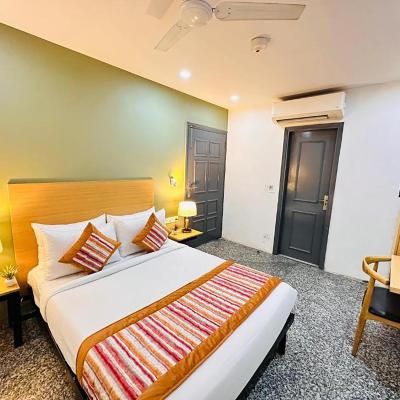 Hotel Golden Saffron By Qotel - Punjabi Bagh Near Metro Station Couple Friendly (C-72, S Manohar Singh Marg C-72, S Manohar Singh Marg, Block S, Arihant Nagar, Punjabi Bagh, New Delhi, Delhi, 110026 110026 New Delhi)