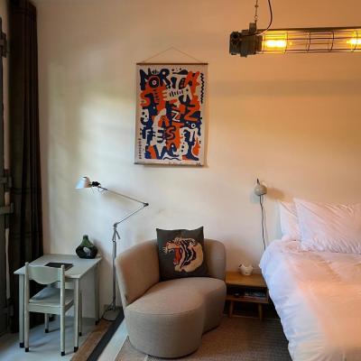 Garage BnB (22 Schollenbrugstraat H 1091 GA Amsterdam)