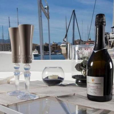 B&B yacht palermo (molo trapezoidale porto di palermo banchina sitimar 90133 Palerme)