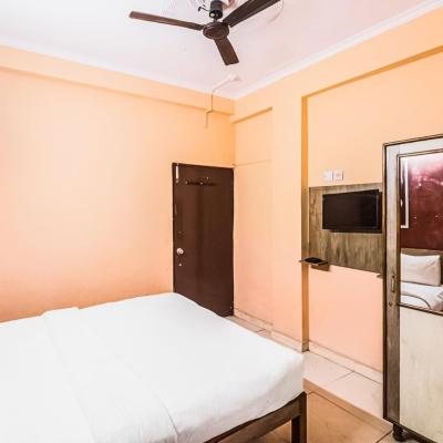 Hotel O Avni Residency (Beside Kalyani Hospital , Mehrauli-Gurgaon Road,Sector 14 122001 Gurgaon)