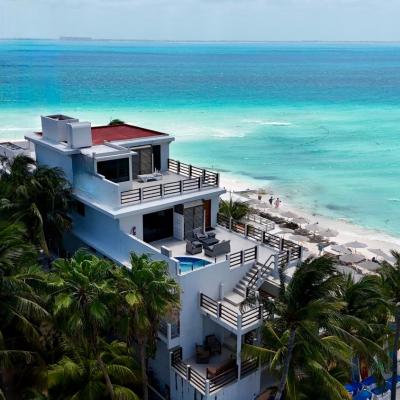 Cuxos Hotel Beachfront (Avenida rueda medina manzana 001 lote 01 supermanzana 01 playa norte 77400 Isla Mujeres)