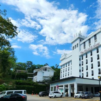 The Palace Hotel Kota Kinabalu (No. 1, Jalan Tangki, Karamunsing 88100 Kota Kinabalu)