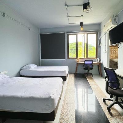 OYO 75465 Lucky Hostel - Huai Khwang (276 ,Thiam Ruam Mit Rd 10310 Bangkok)