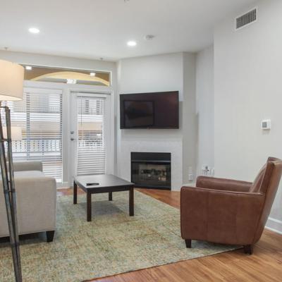 Central 2Bedroom 5 mins To Grove with Pool & Free Parking (5925 West 3rd Street CA 90036 Los Angeles)