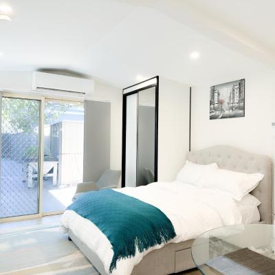 Private, local living Studio in Mascot, airport (78C Wellington Street 2020 Sydney)