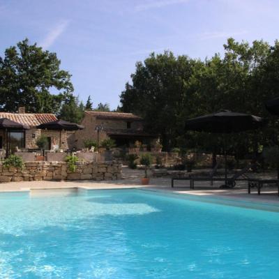 Suite Fleur de Cerisier (Ancienne Route de Gordes 84220 Gordes)