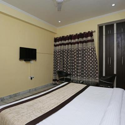 Collection O Shan Residency (222, 222, Near Hanuman Mandir,Sector 38,Medanta Hospital,Gurgaon- 122001 Gurgaon)