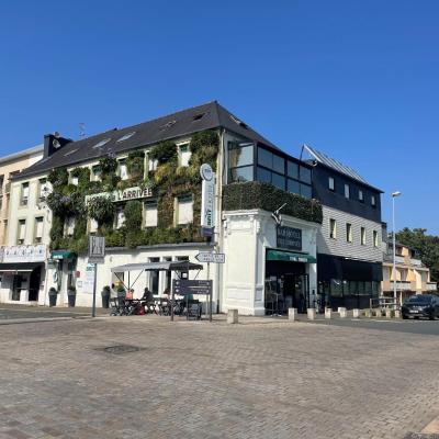 Brit Hotel L'Arrivée Guingamp (19 Boulevard Clémenceau 22200 Guingamp)