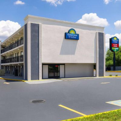 Day's Inn & Suites by Wyndham Indianapolis Airport East (5241 West Bradbury Avenue IN 46241 Indianapolis)