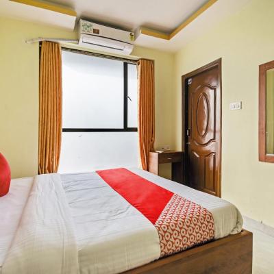 OYO 74825 Om Shanti Palace (1D Kalikapur Road,  Sukhpally,  Haltu,  Near Kalikapur Croma and Beside Florence Spa 700078 Kolkata)