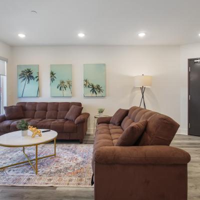 Beverly Hills 2BD 2BA with Free Parking (416 South Robertson Boulevard CA 90048 Los Angeles)