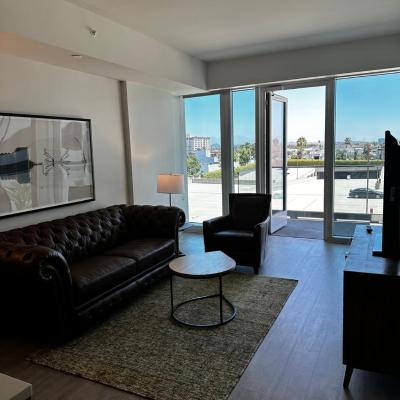 Luxury High Rise 1 Bedroom at Miracle Mile with Pool (645 Masselin Avenue CA 90036 Los Angeles)