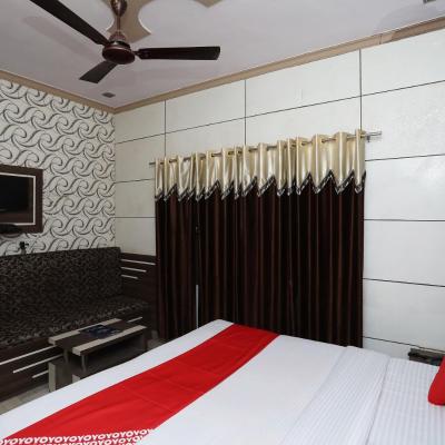 OYO Hotel Vanshika (377, Sadar Bazaar, Near Canara Bank, M G Road, Agra 282001 Agra)